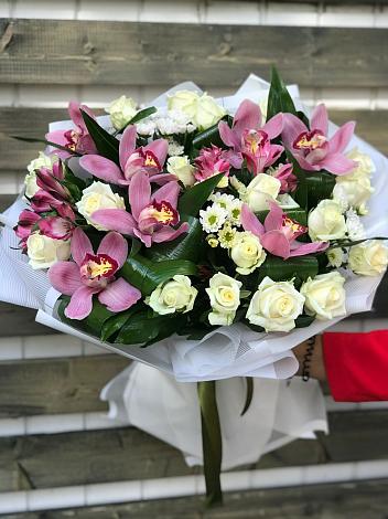 Букет цветов из: Розы и Хризантемы в Таврическом