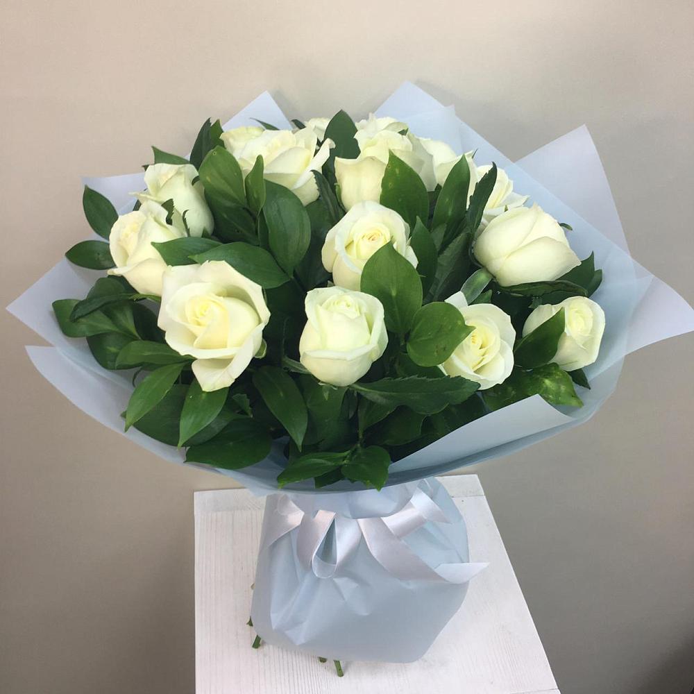 Букет 15 Белых роз Проуд в Таврическом