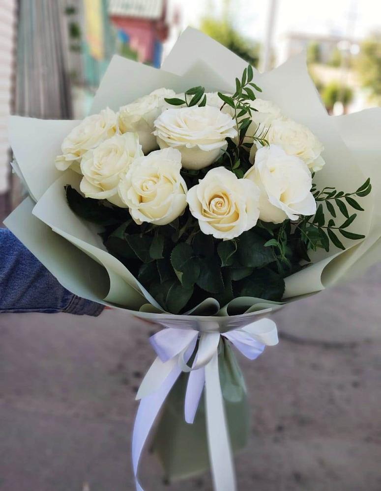 Букет Белые розы Проуд в Таврическом