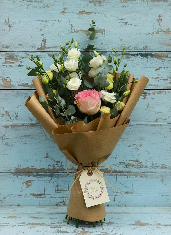 Букет цветов из: Розы и Лизиантусы в Таврическом