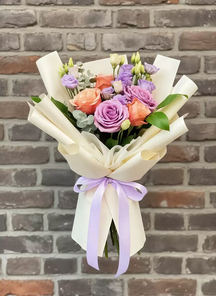 Букет цветов из: Лизиантусы и Розы в Таврическом