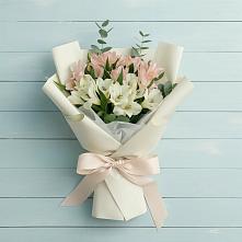 Букет цветов из:  Альстромерии в Таврическом