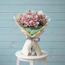 Букет цветов из:  Орхидеи и Розы в Таврическом