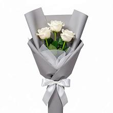 Букет 3 белые розы в Таврическом