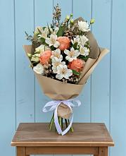 Букет цветов из:  Альстромерии, Лизиантусы, Розы и Хризантемы в Таврическом