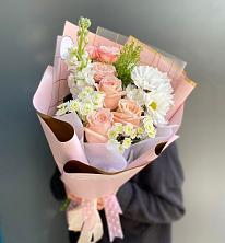 Букет цветов из:  Хризантемы и Розы в Таврическом