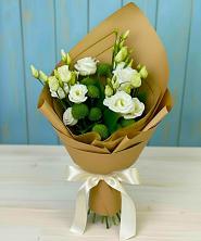 Букет цветов из:  Хризантемы и Лизиантусы в Таврическом