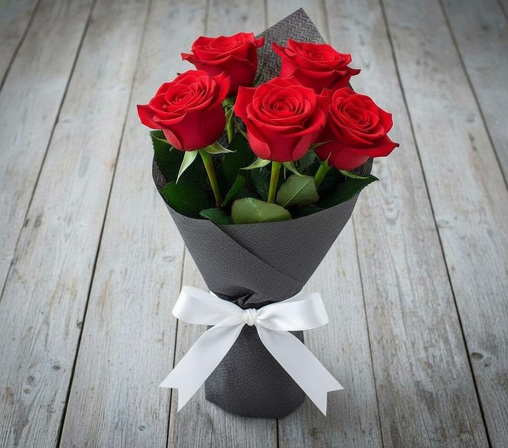 Букет 5 Красных роз Эдлесс Лав в Таврическом