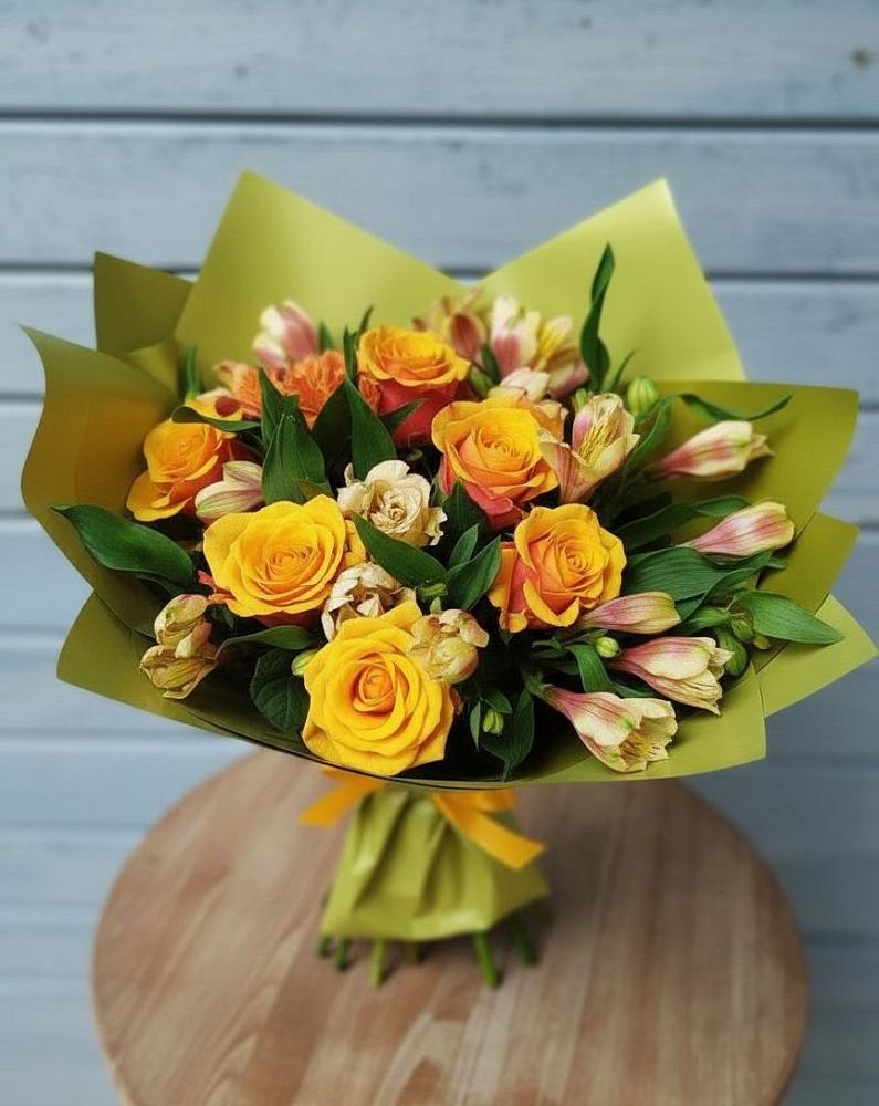 Букет цветов из: Альстромерии и Розы в Таврическом