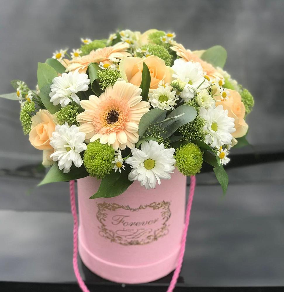 Цветочная композиция из Розы, Герберы и Хризантемы в шляпной коробке в Таврическом