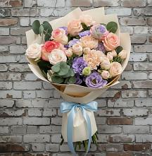 Букет цветов из:  Розы, Лизиантусы и Гвоздики #REPLACE_PRED# Таврическом