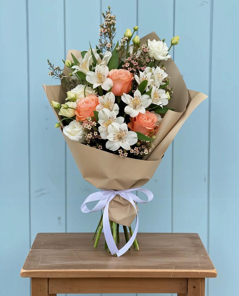 Букет цветов из: Альстромерии, Лизиантусы, Розы и Хризантемы в Таврическом