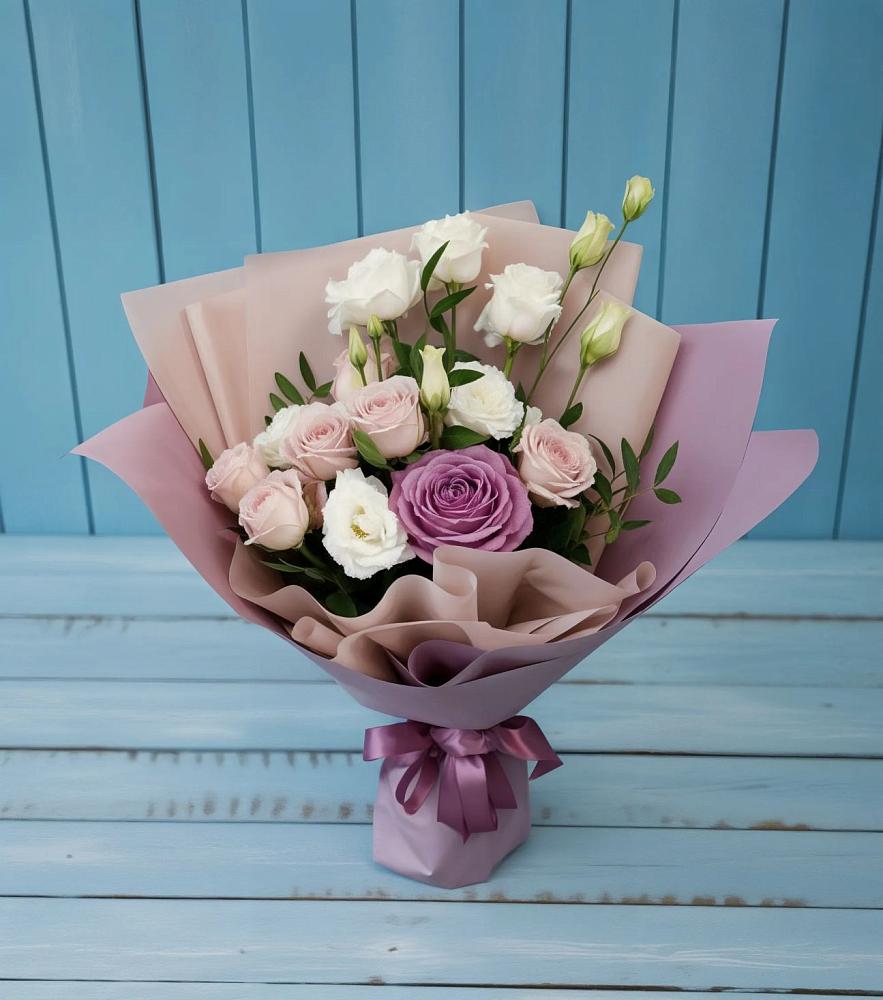 Букет цветов из: Розы и Лизиантусы в Таврическом